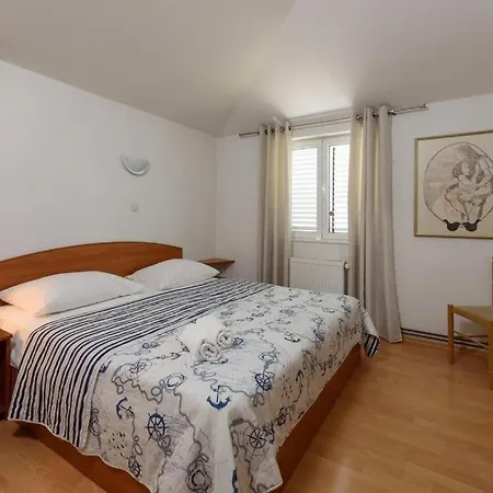 In With Seaview, Terrace, Air Condition, Wifi *