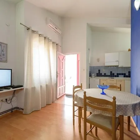 In With Seaview, Terrace, Air Condition, Wifi Trogir