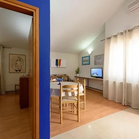 Apartament In With Seaview, Terrace, Air Condition, Wifi Trogir