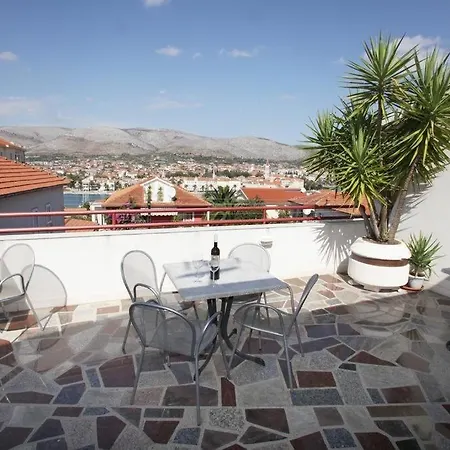 In With Seaview, Terrace, Air Condition, Wifi Apartament Trogir