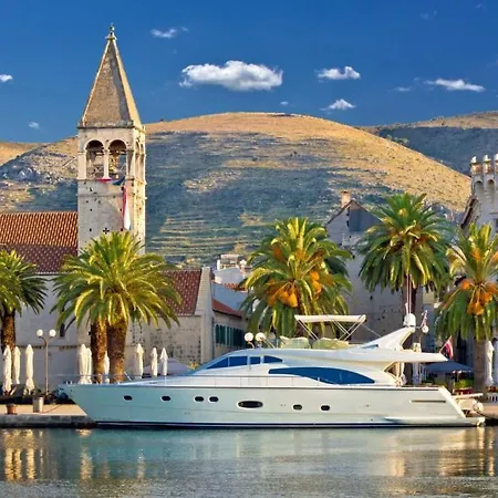 Apartament In With Seaview, Terrace, Air Condition, Wifi Trogir
