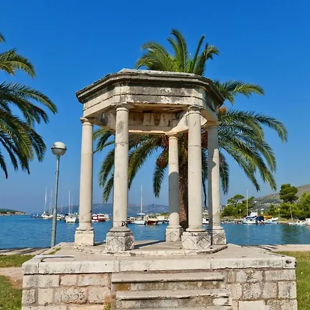 In With Seaview, Terrace, Air Condition, Wifi * Trogir