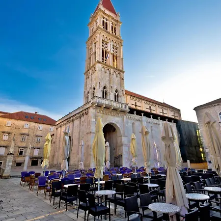 Apartament In With Seaview, Terrace, Air Condition, Wifi Trogir